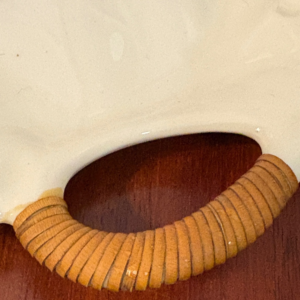 Set of 4 Vintage Ceramic Leaf Dishes with Tan Rattan Wrapped Handles - Picture 4 of 8